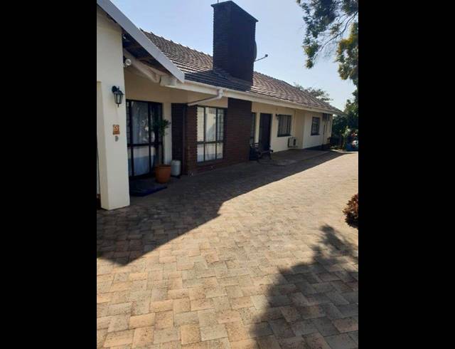 3 BEDROOM FREEHOLD RENTED IN PARK HILL